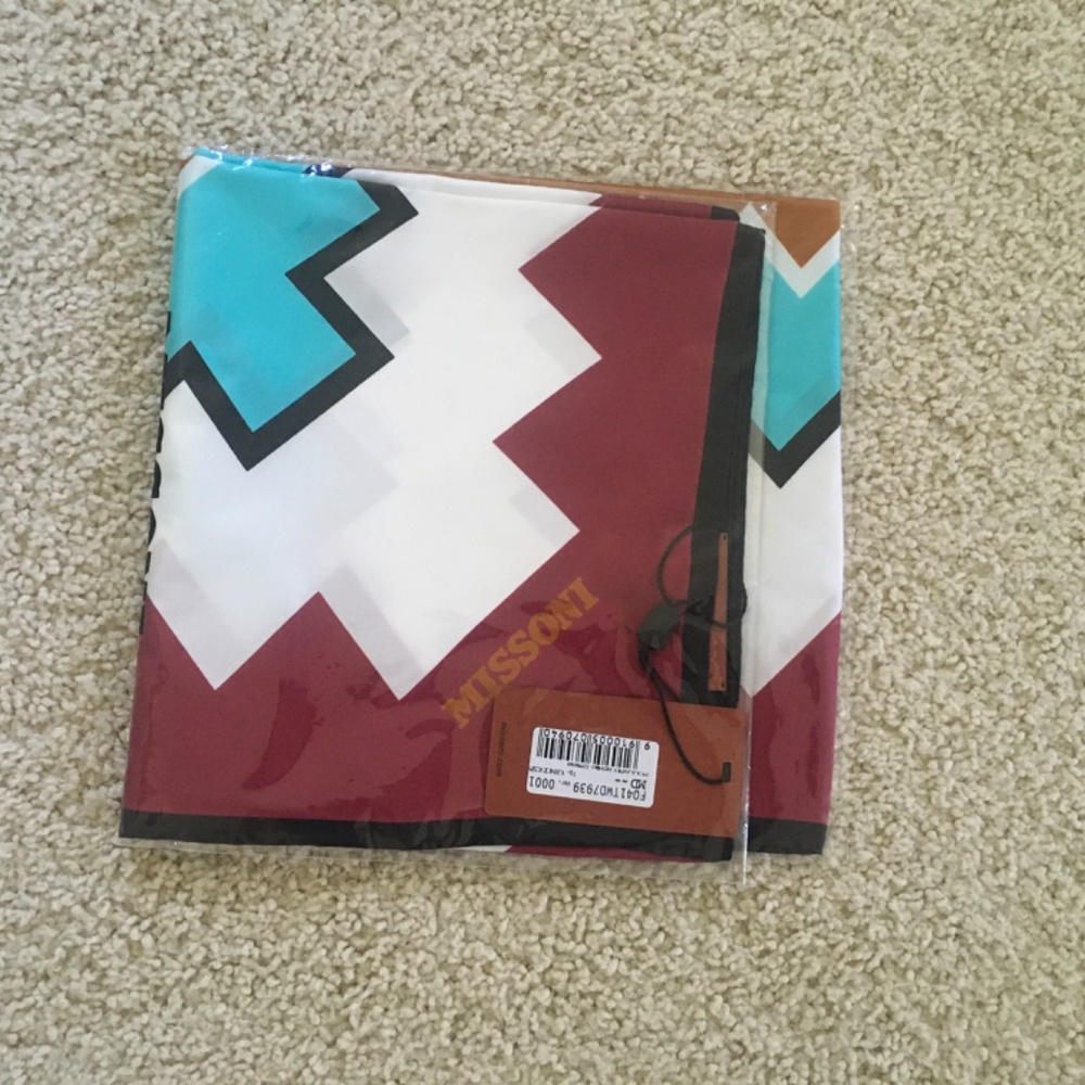 Missoni silk scarf NWT - Picture 3 of 3